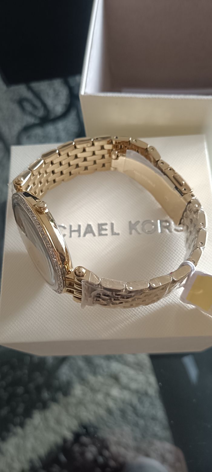 Prix spécial fête des mères !! Montre Femme Michael Kors, en acier doré avec cristaux. Neuve. - photo numéro 6