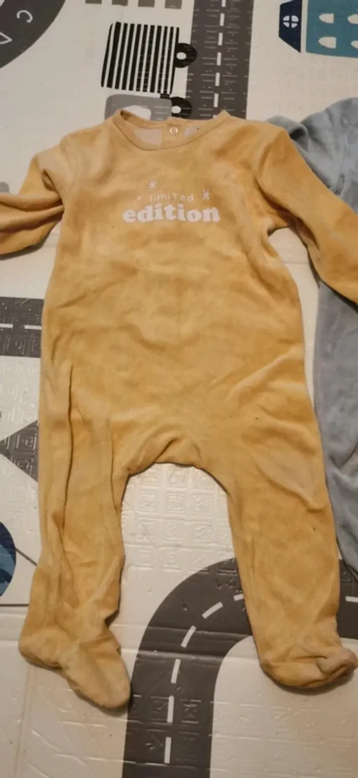 Lot de 3 pijamas 12 mois - photo numéro 3