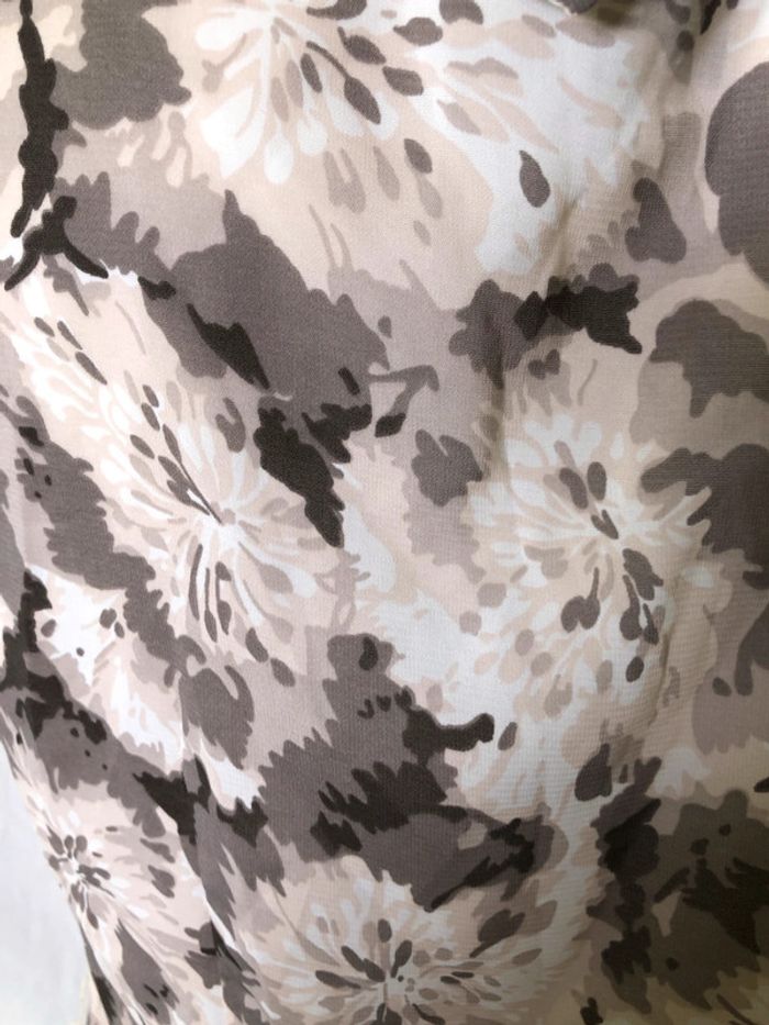 Blouse col rond motifs fleurs taupe et marron H&M manches courtes taille 38 comme neuve - photo numéro 8