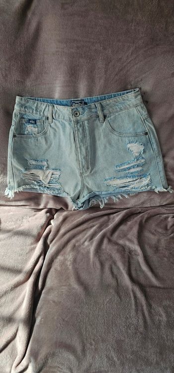 Short jean Superdry troué taille 40