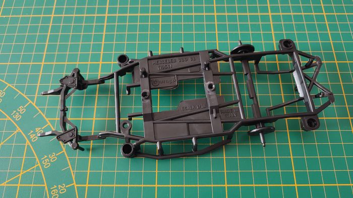 Châssis support pièce détachée miniature Burago Mercedes 300 SL 1954 1/18 1/18e #D85