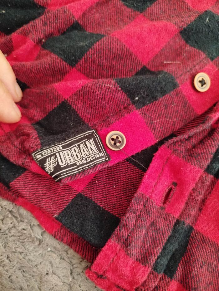 Chemise a carreaux rouge et noir. Taille 110 cm. Lupilu. Très bon état - photo numéro 2