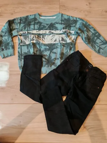 Ensemble pulls jeans