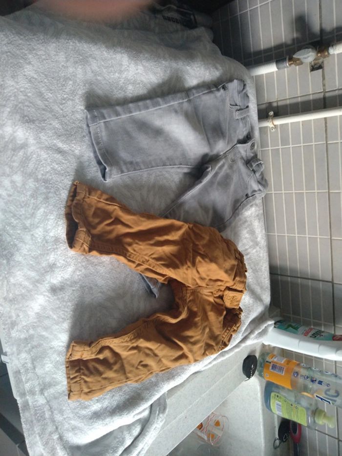 2 pantalons 9 mois