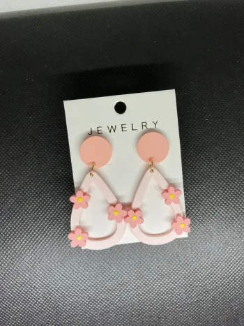 Boucle d’oreilles pendante neuve