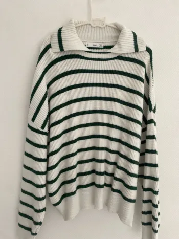Pull vert et blanc