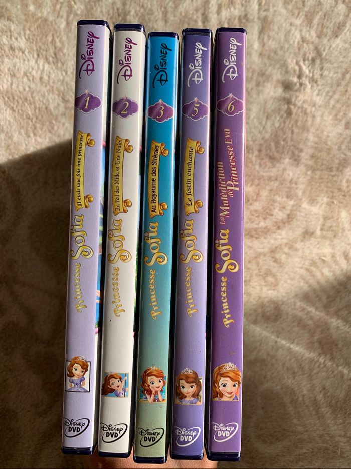 Lot dvd Disney princesse Sofia - photo numéro 2