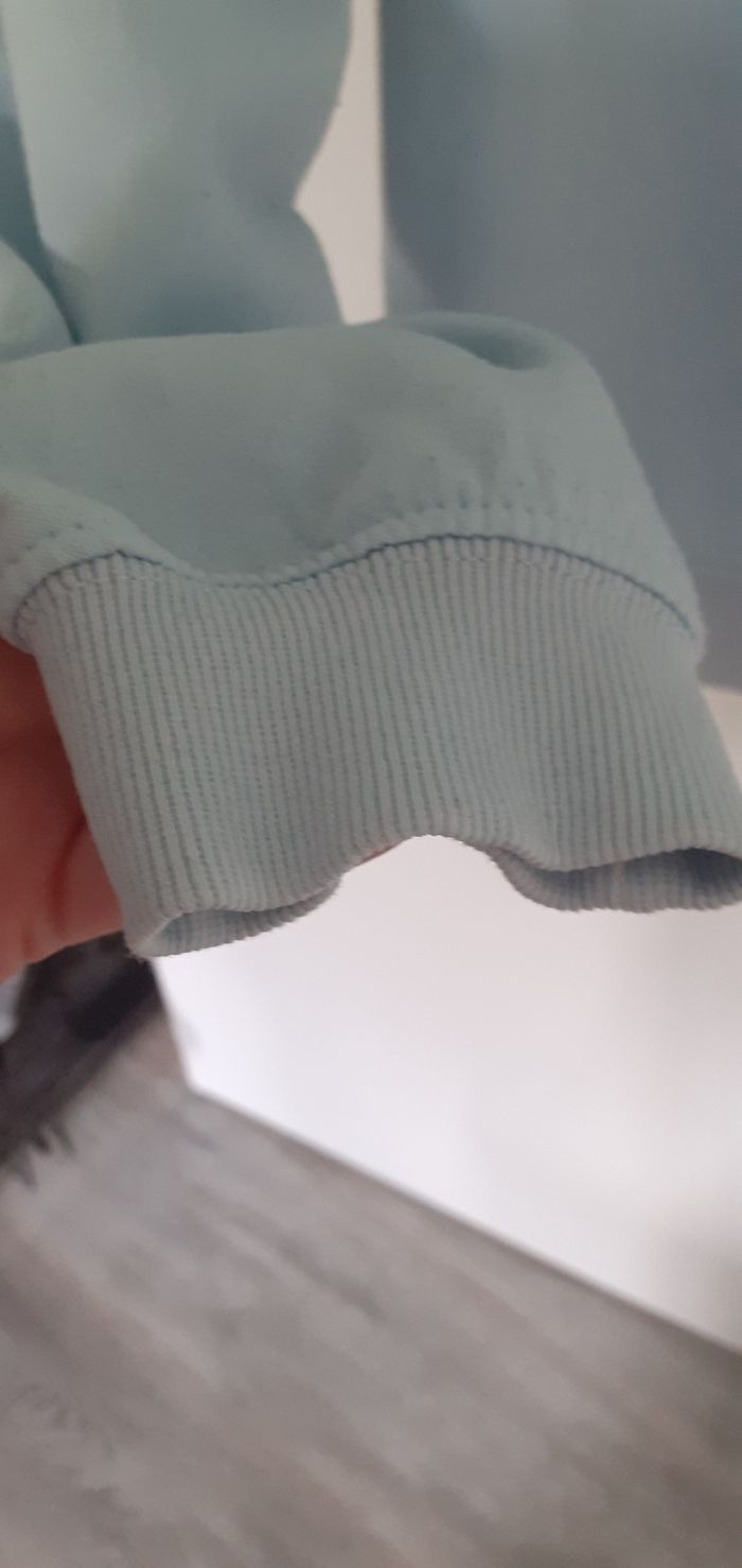 sweat bleu  turquoise avec inscription devant taille S marque jennyfer - photo numéro 6