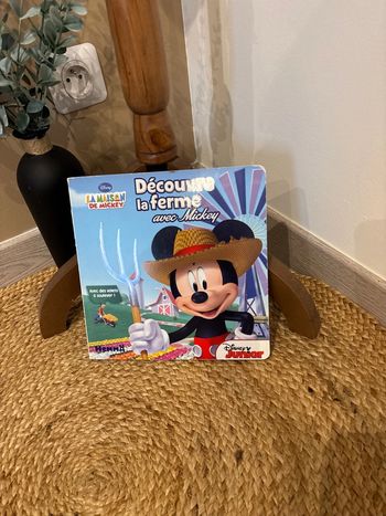 Livre la maison de Mickey découvre la ferme