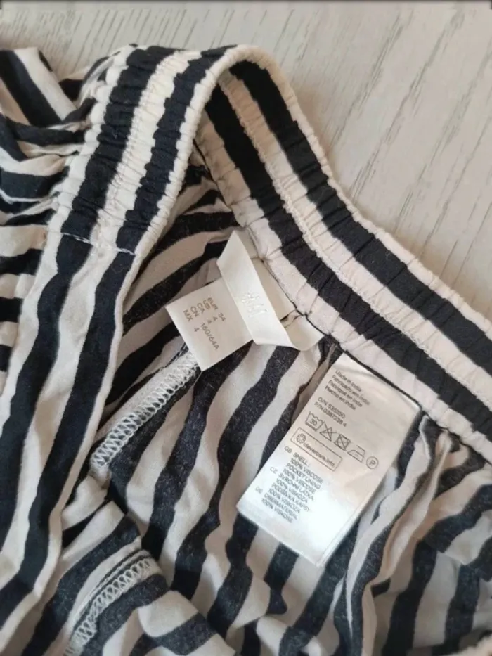Beau petit short noir et blanc H&M Xtra small - photo numéro 2