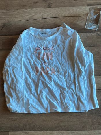 Je vend un haut manche longue fille 3 ans très bon état