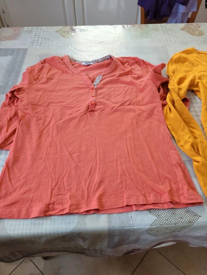 Lot 2 tee shirt 42.44 et taille 3 - photo numéro 2