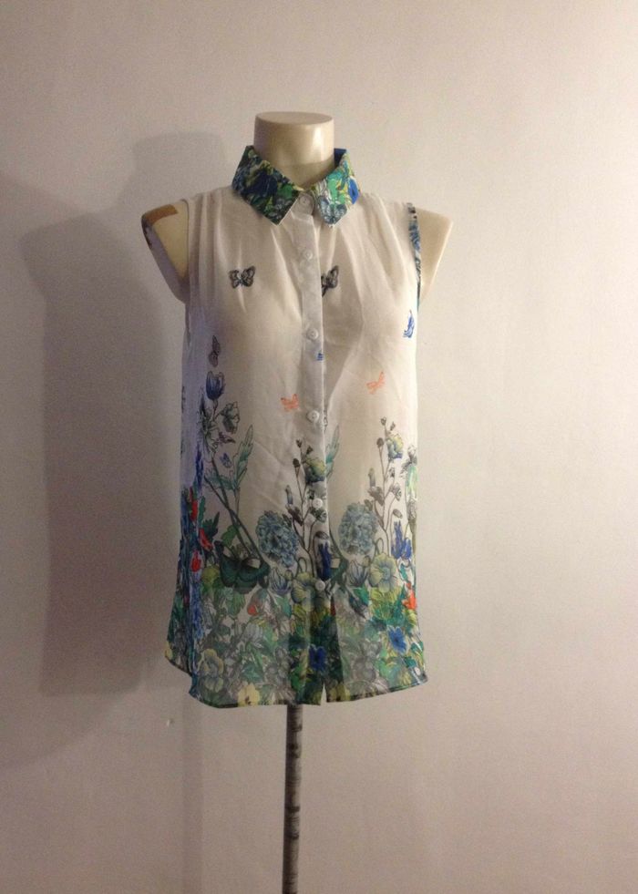 Chemise à motifs florale - sans manches - look féminin