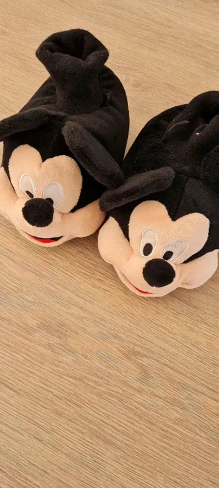 Pantoufle disney taille 26/28