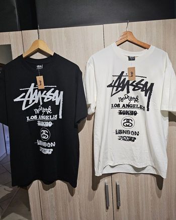 Lot de 2 t-shirt Stussy Noir et blanc Taille M Neuf