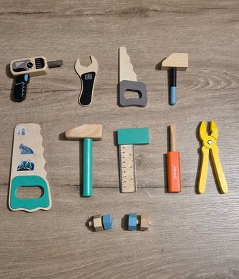 Lot d'outils en bois
