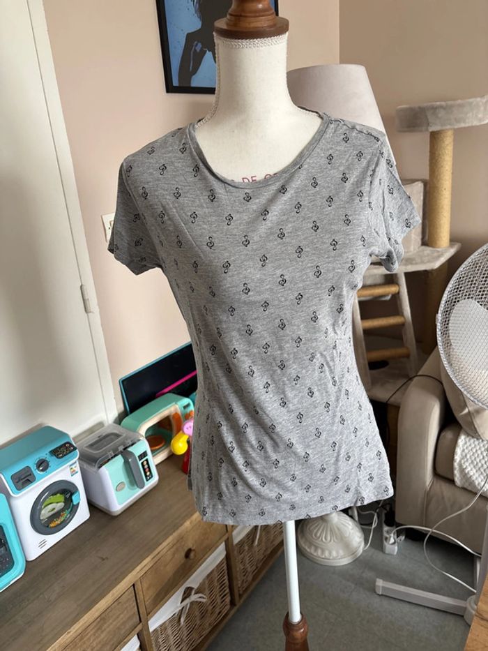 T-shirt taille 40 - photo numéro 3