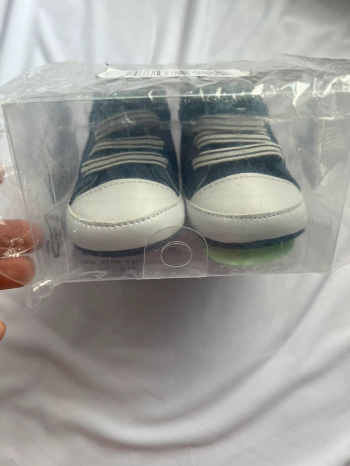 Chaussure bébé enfant taille 1/6 mois - photo numéro 2