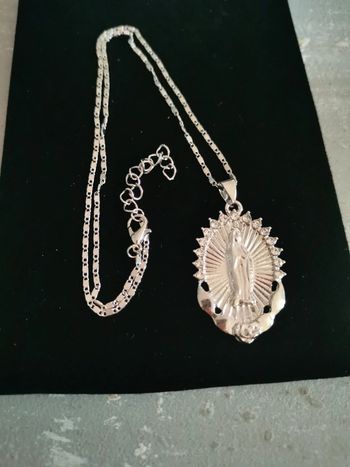 Collier et pendentif spirituel sainte vierge