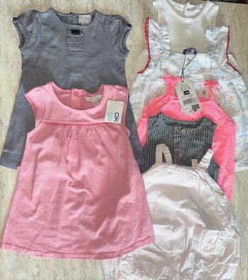 Lot fille 6 mois.  Robes et barboteuses 