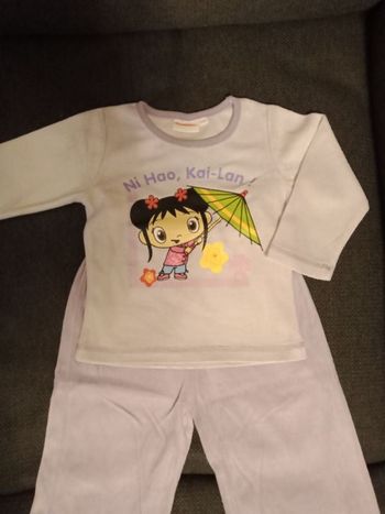 Pyjama velours violet fille asiatique