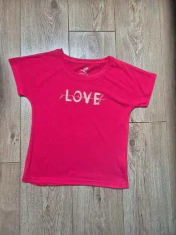 Tee-shirt MC rose fuchsia "love" 10 ans en parfait état