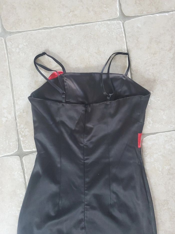 Robe noire avec effet satiné - photo numéro 4