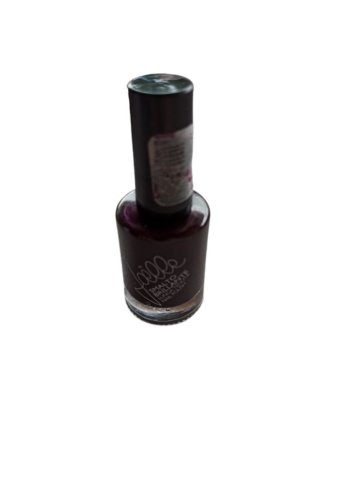 Vernis à ongles violet foncé nacré