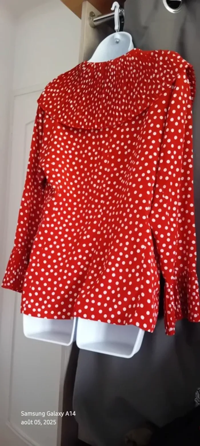 Blouse fluide à pois avec volants plissés manches longues pagodes rouge femme 40 flanelle Paris - photo numéro 10
