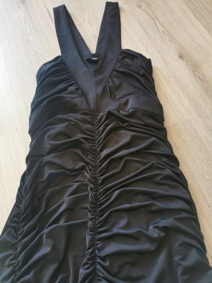 Robe noire - photo numéro 2