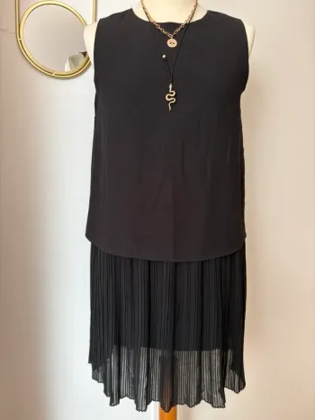 Petite robe noire chic / élégante Mango Collection