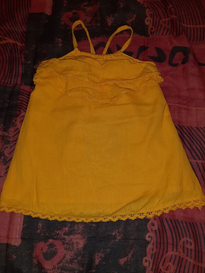 Jolie robe jaune-orange 18 mois