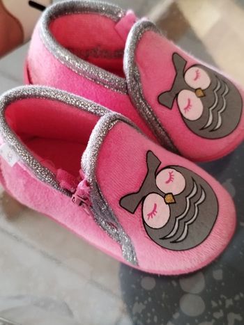Chaussons très bonne état taille 19