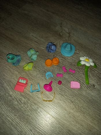 lot de 17 vetements et accessoires pour little petshop