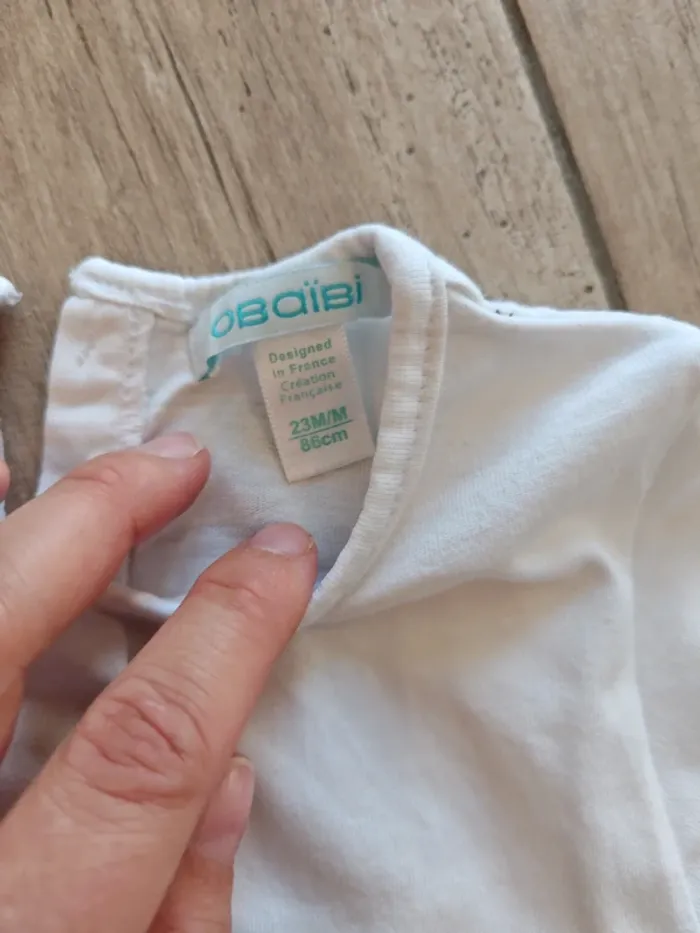 Lot de 2 t-shirt blanc 2 ans tachés - photo numéro 4