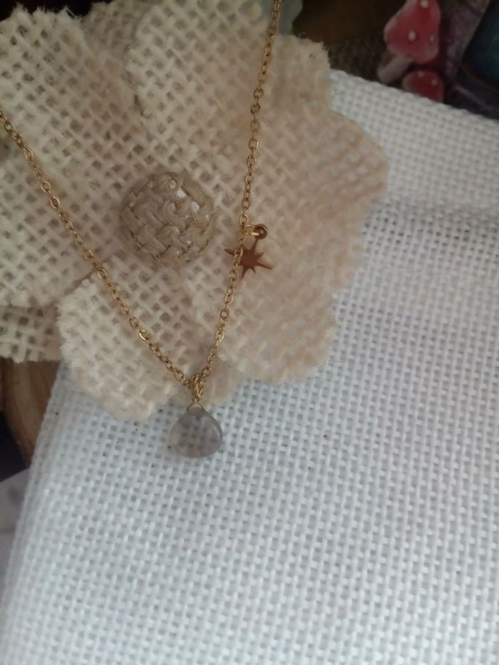 Collier avec pendentif en quartz fumé et étoile du Nord