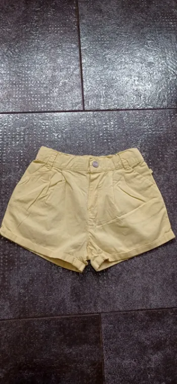 Obaibi short fille taille 24 mois taille grand 
Très bon état