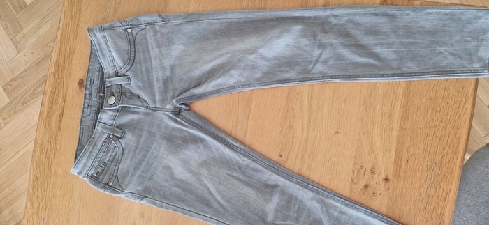 J'en levi's gris - photo numéro 3