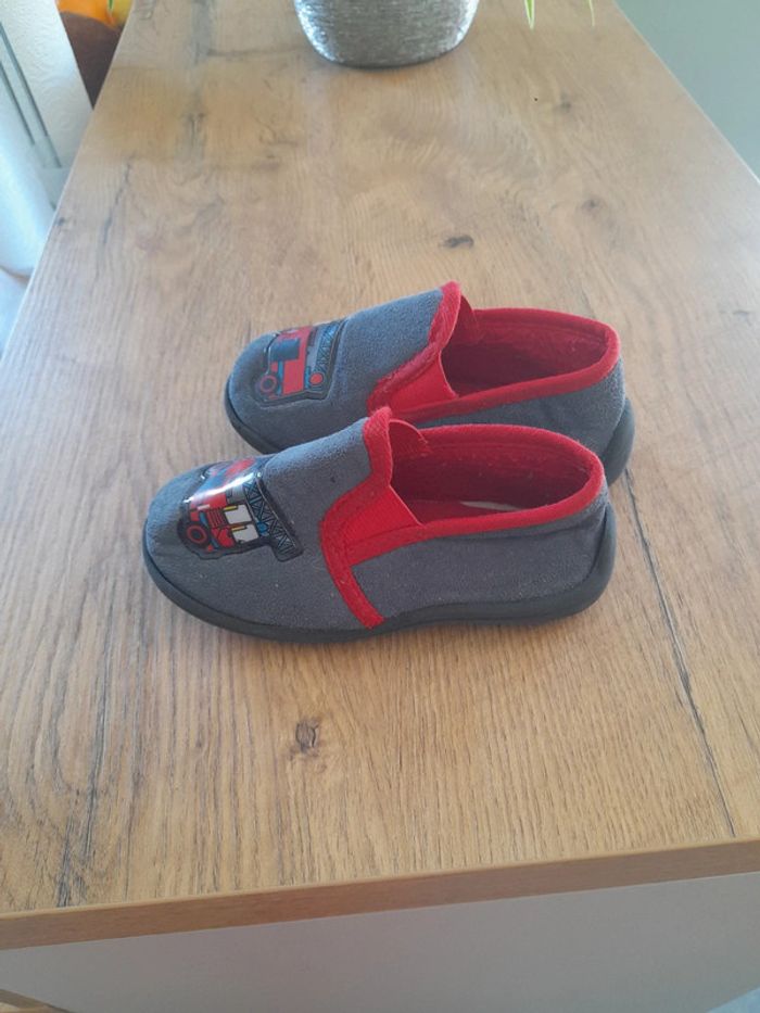 Une paire de chaussons - photo numéro 3