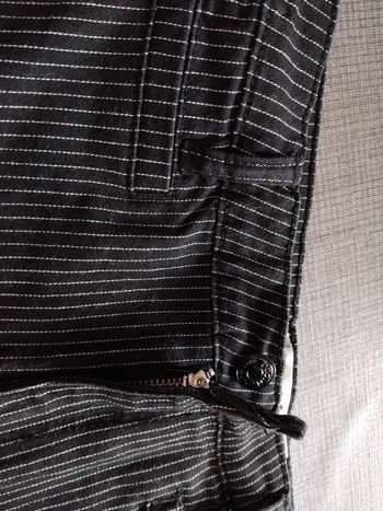 Pantalon stretch noir rayures blanches Excellent état