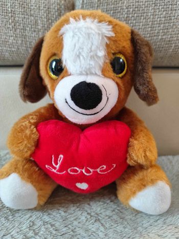 Peluche chien " Love " , très bon état