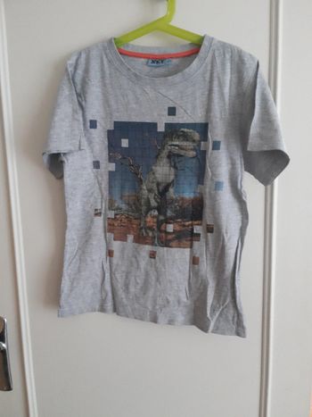 T shirt NKY motif dinosaure