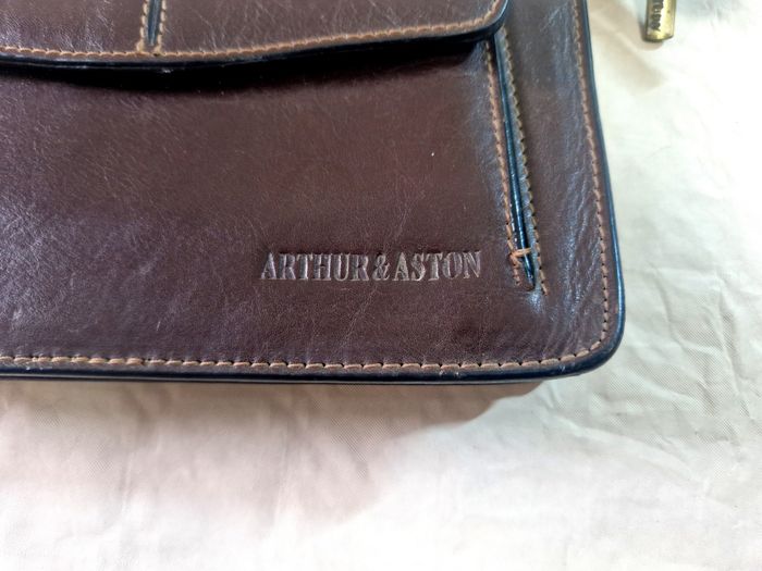 Sacoche / pochette en cuir Arthur et Aston  , marron - photo numéro 3