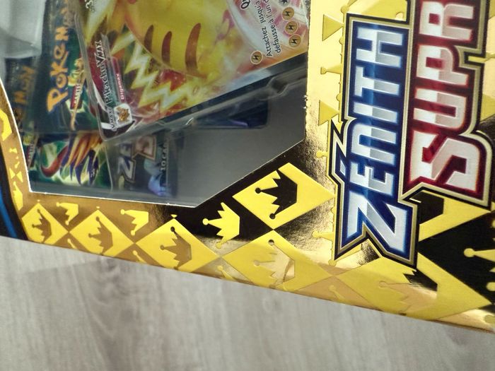 Coffret Pokémon Zénith Suprême Pikachu-VMAX FR - photo numéro 2