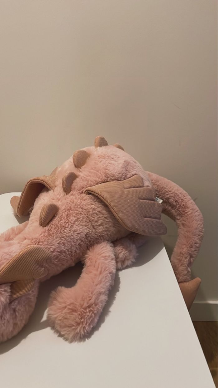 Peluche Jellycat Hugue rose dragon 🐉 - photo numéro 4