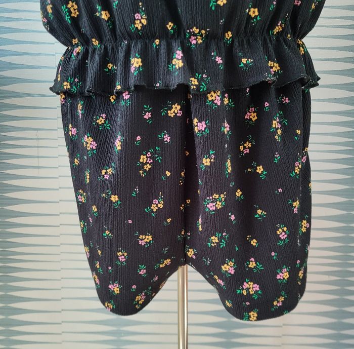 Short taille haute noir fleuri Promod taille L en excellent état