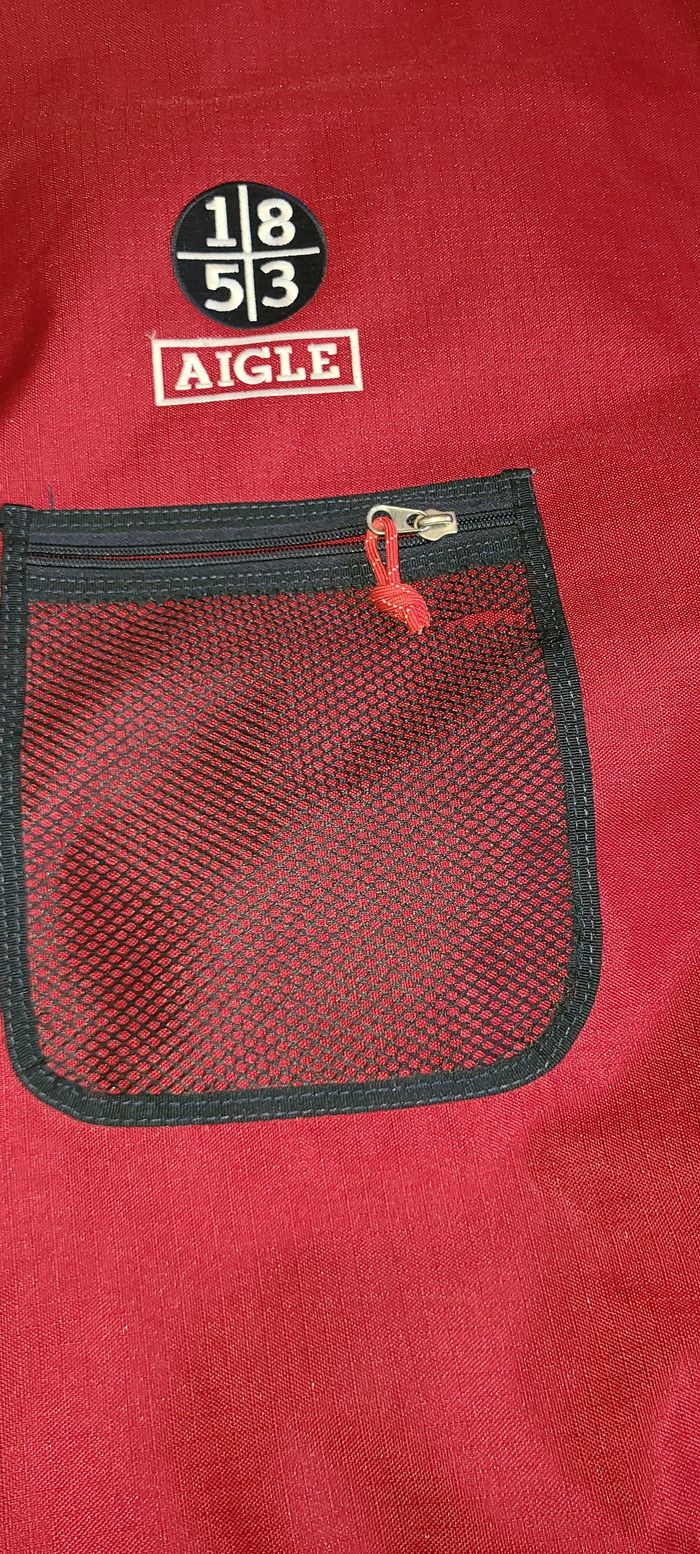 Idéal randonnée,voyage Sac marin AIGLE de couleur rouge toile très solide et imperméable - photo numéro 5