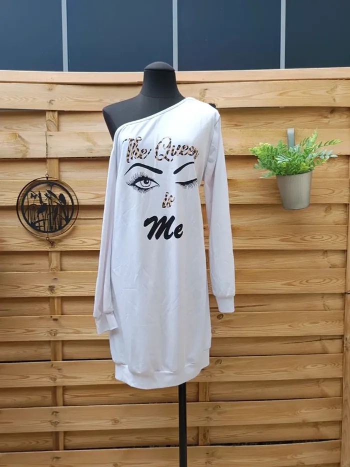 Robe épaules asymétriques taille XL