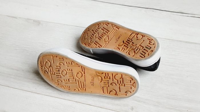 Chaussures fille type baskets lacets élastiques noires et blanches pointure 25 - photo numéro 5