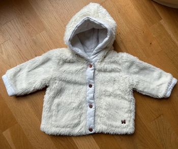 Veste Manteau avec capuche en fausse fourrure blanc cassé bébé fille Carrément beau